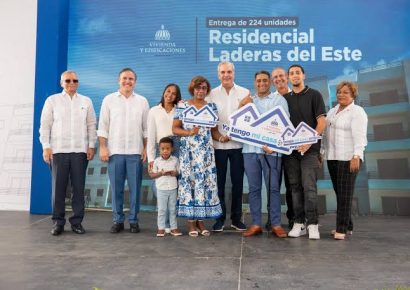 Gobierno entrega 224 apartamentos en Laderas del Este