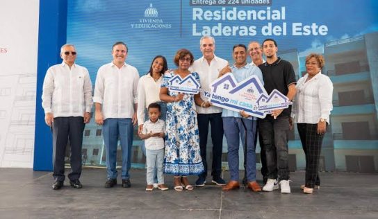 Gobierno entrega 224 apartamentos en Laderas del Este