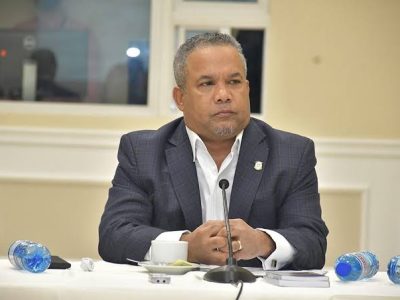 Héctor Acosta denuncia exclusión de Monseñor Nouel en obras deportivas financiadas con fondos anticorrupción