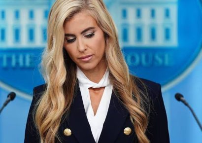 Katie Zacharia deja la portavocía de la Casa Blanca tras polémica por credenciales