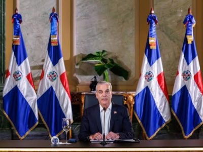 Abinader admite fallas en comunicación sobre tarifas eléctricas