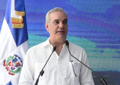 Abinader inaugura puente sobre río La Leonora en Maimón tras más de tres décadas de espera