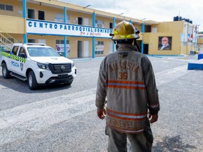 Humareda por quema de fármacos afecta a estudiantes en escuela de Santo Domingo
