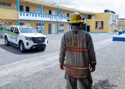 Humareda por quema de fármacos afecta a estudiantes en escuela de Santo Domingo