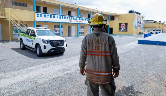 Humareda por quema de fármacos afecta a estudiantes en escuela de Santo Domingo