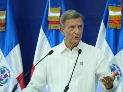 Abinader condecorará a Roberto Álvarez por su gestión al frente de la Cancillería