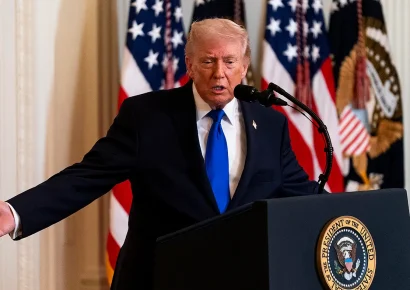 Trump conversa con el príncipe saudí sobre los ataques de los hutíes contra Arabia Saudí