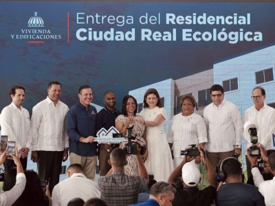 Gobierno entrega 836 apartamentos y una escuela en Ciudad Juan Bosch